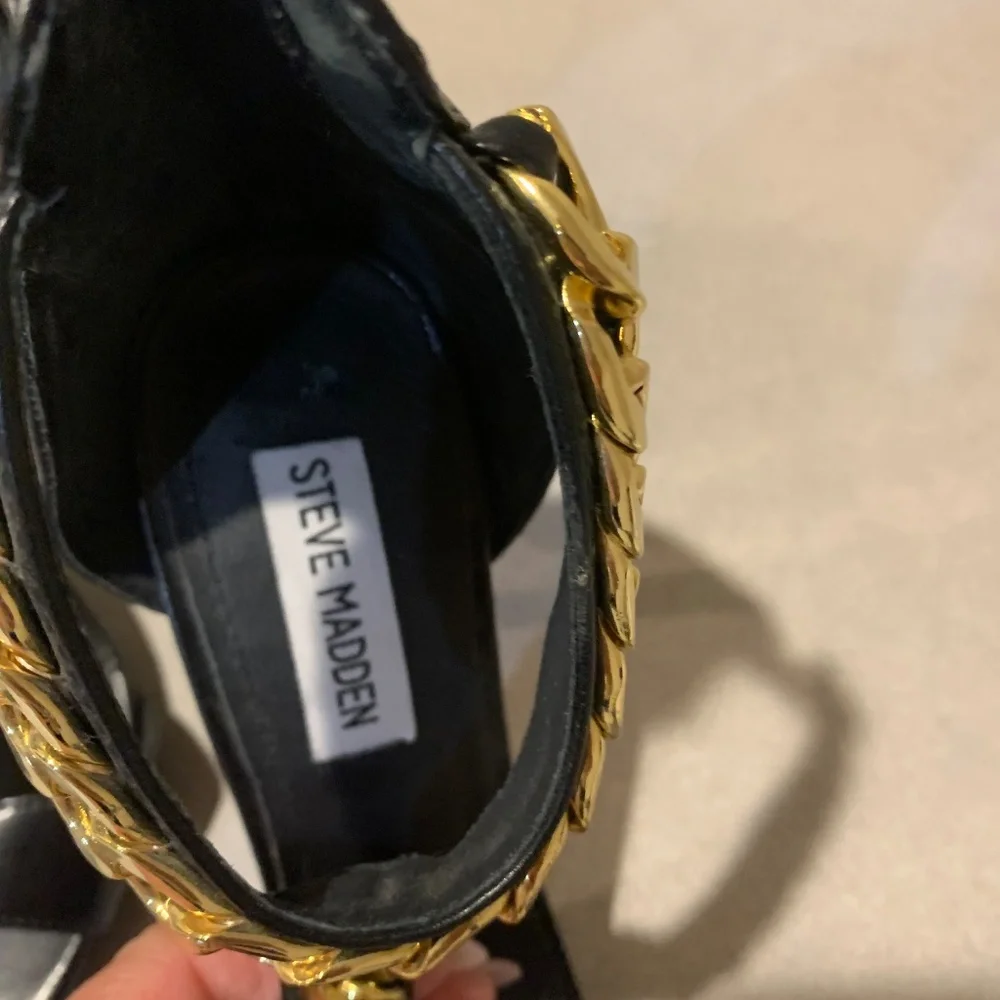 Steve Madden Black/Goldtone Chain High Sandals sz 8.5 M